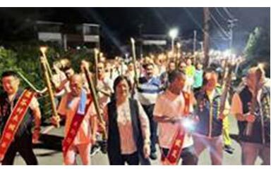 彰化芬園百年傳統！夜舉火把放水燈超度好兄弟...(另開新視窗/jpg檔)圖片